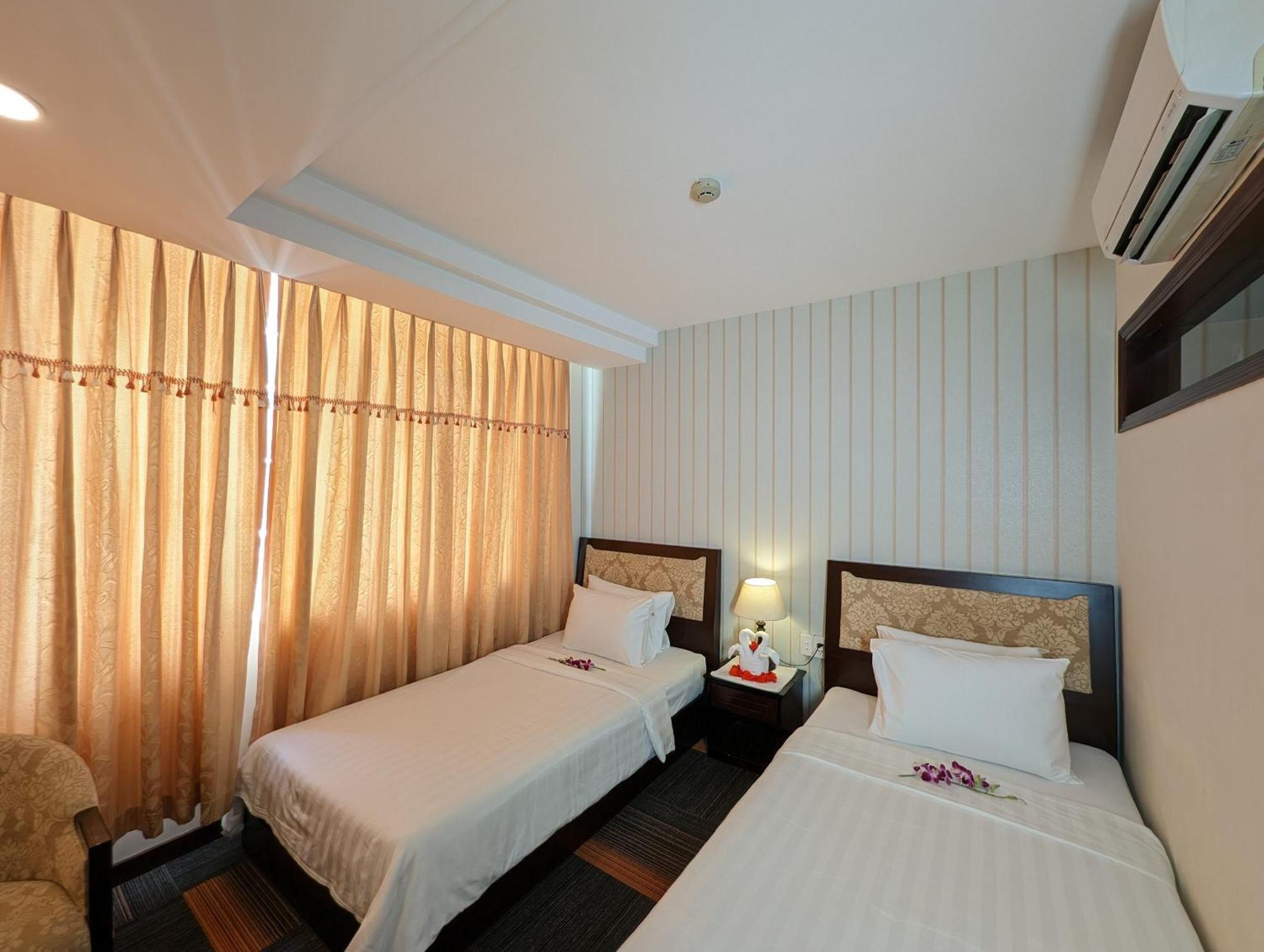 Dong Kinh Hotel Хошимин Екстериор снимка
