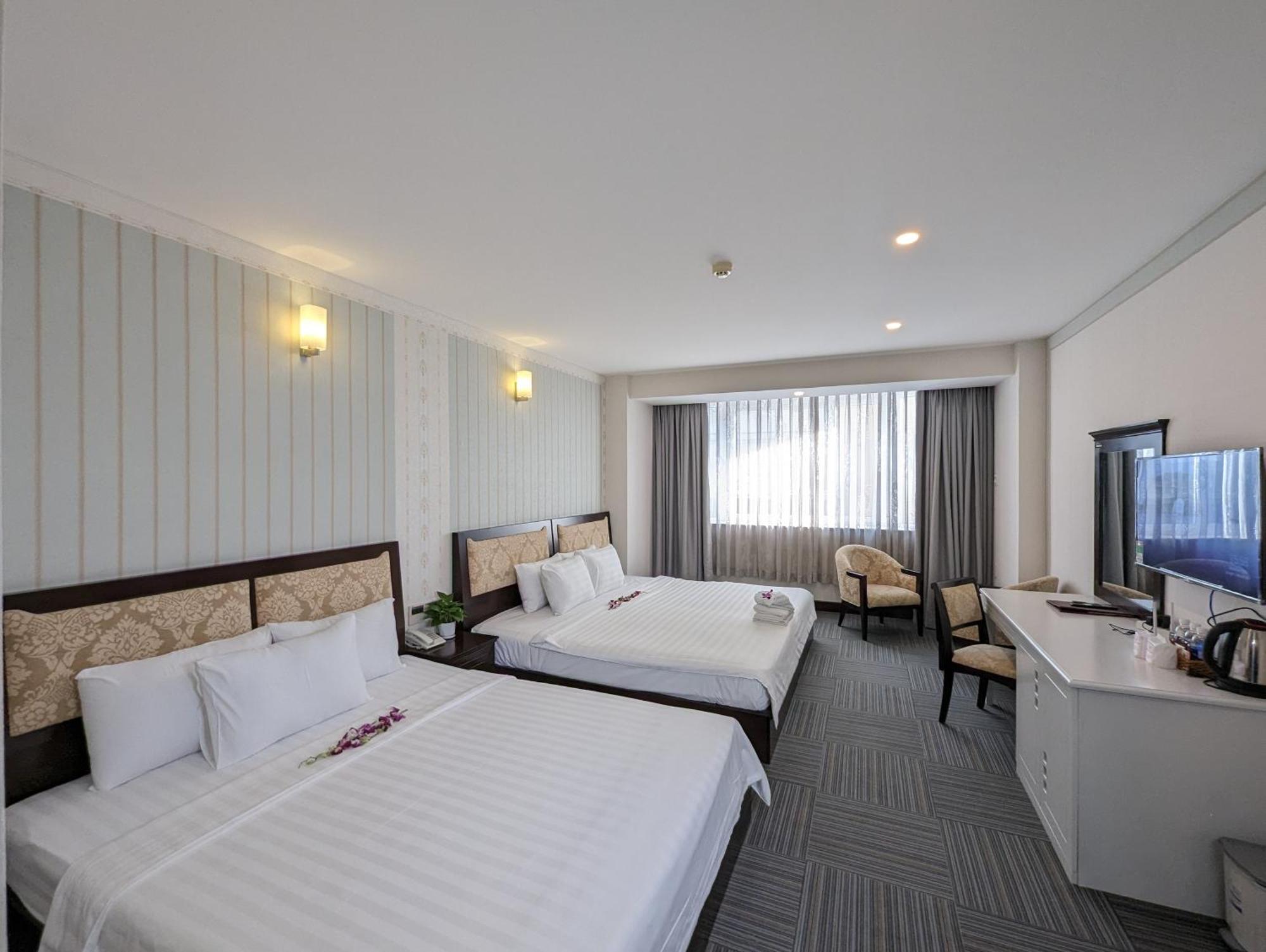 Dong Kinh Hotel Хошимин Екстериор снимка