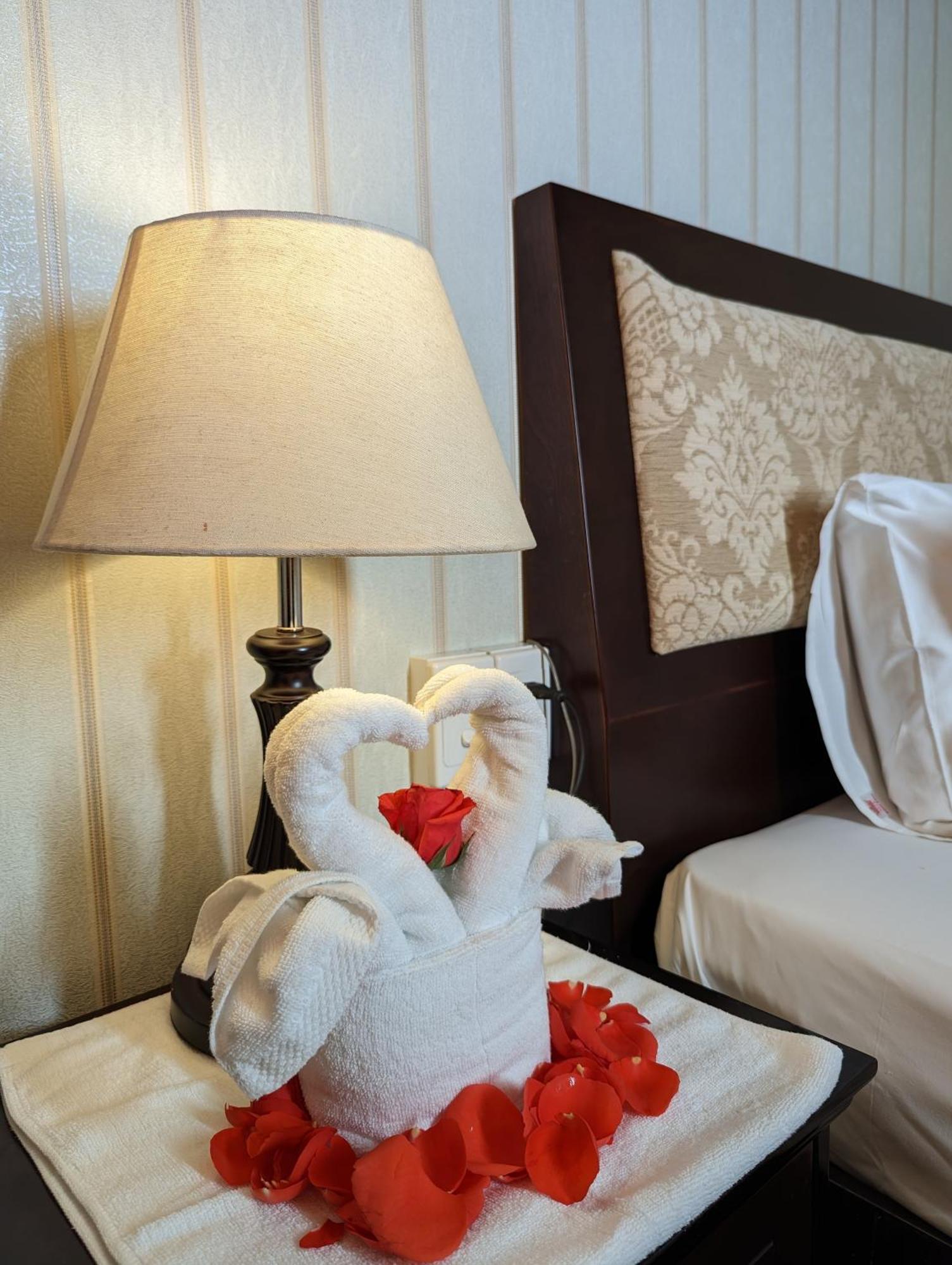 Dong Kinh Hotel Хошимин Екстериор снимка