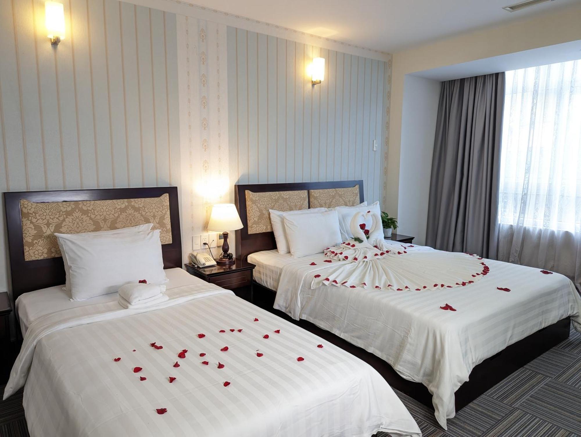 Dong Kinh Hotel Хошимин Екстериор снимка