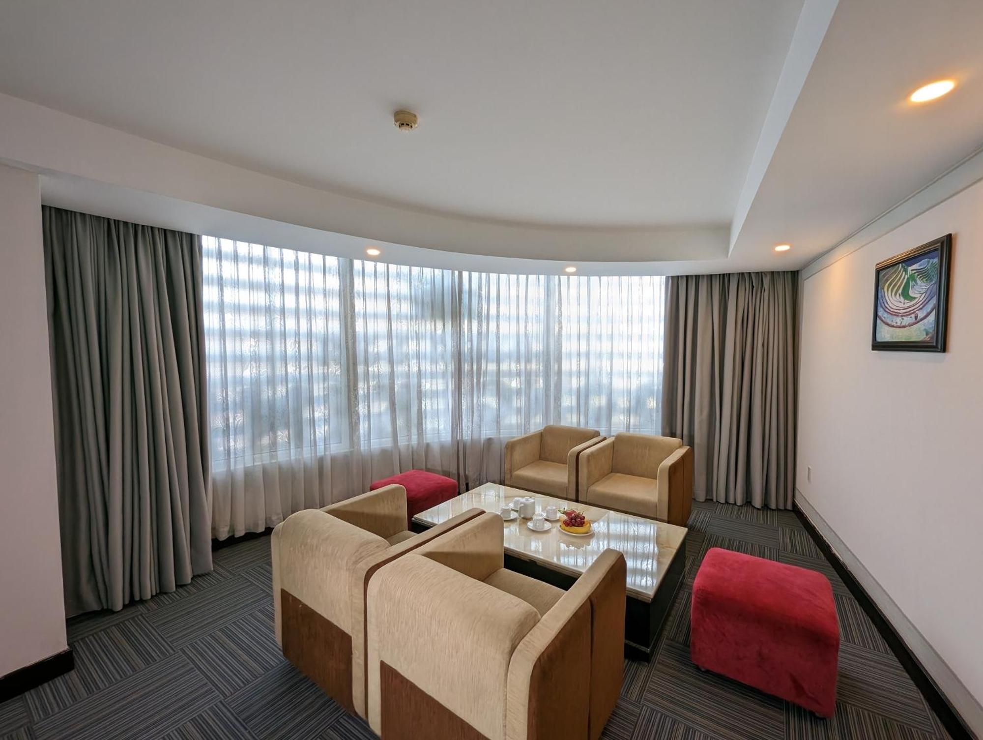 Dong Kinh Hotel Хошимин Екстериор снимка