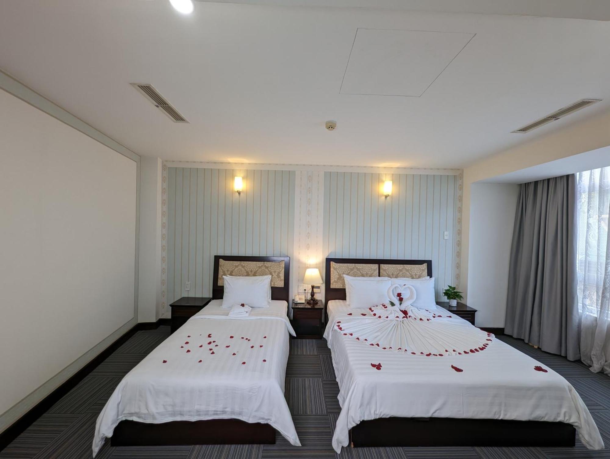 Dong Kinh Hotel Хошимин Екстериор снимка