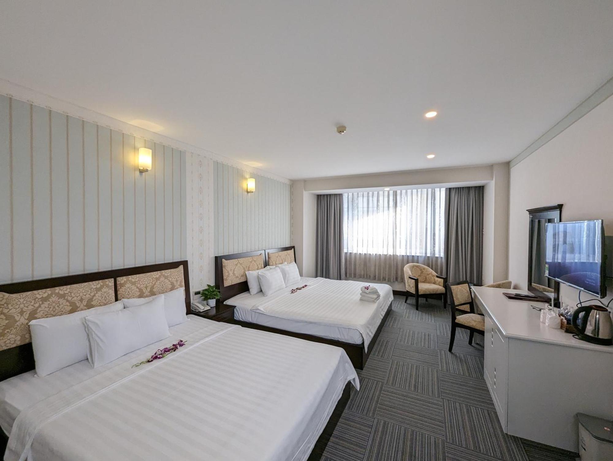Dong Kinh Hotel Хошимин Екстериор снимка