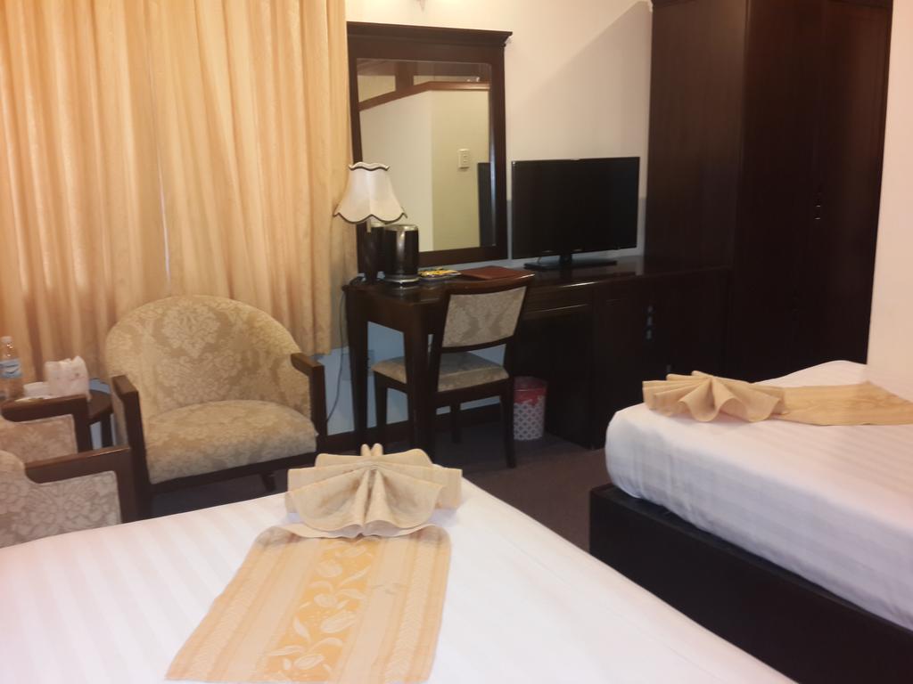 Dong Kinh Hotel Хошимин Екстериор снимка