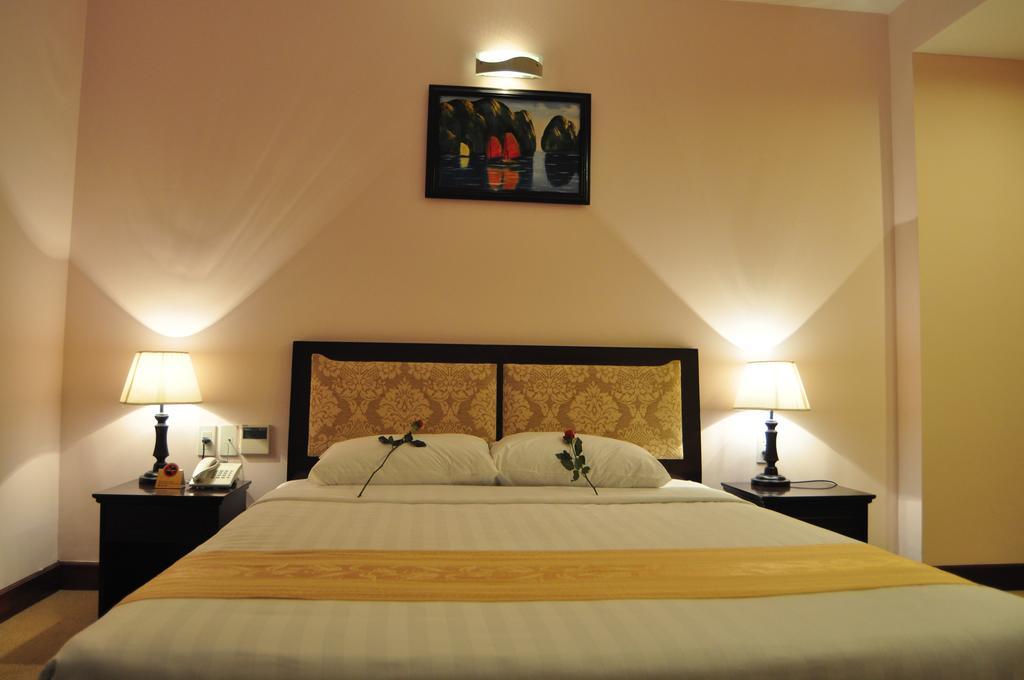 Dong Kinh Hotel Хошимин Екстериор снимка