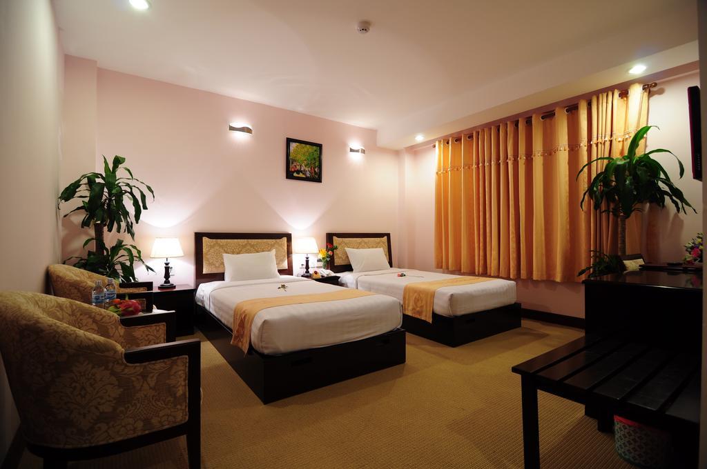Dong Kinh Hotel Хошимин Екстериор снимка
