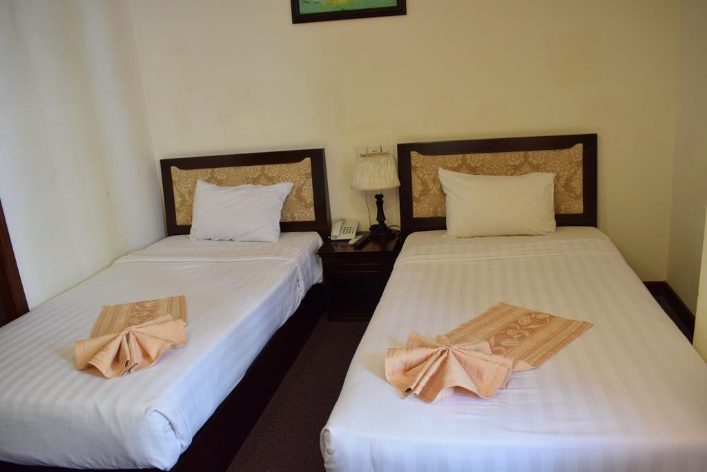 Dong Kinh Hotel Хошимин Екстериор снимка