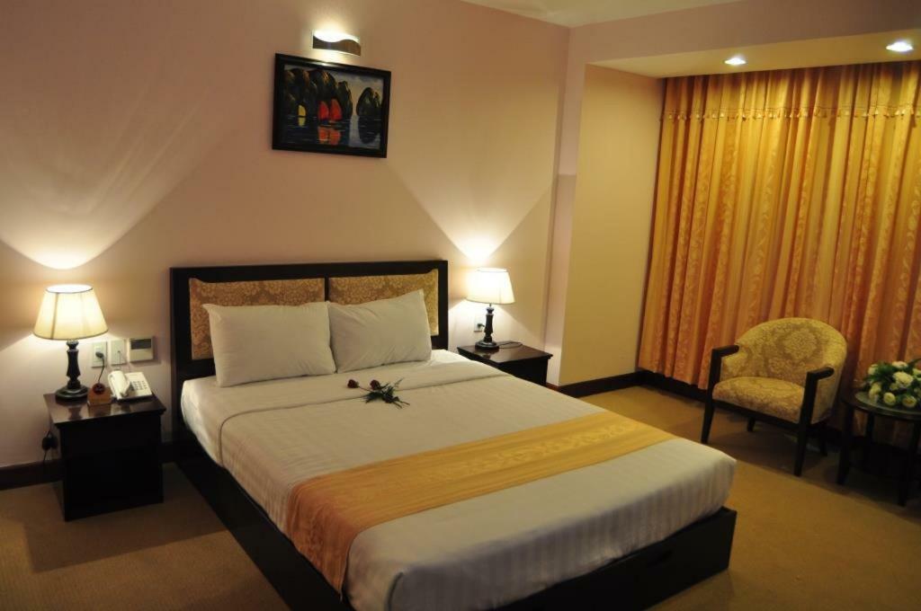 Dong Kinh Hotel Хошимин Екстериор снимка